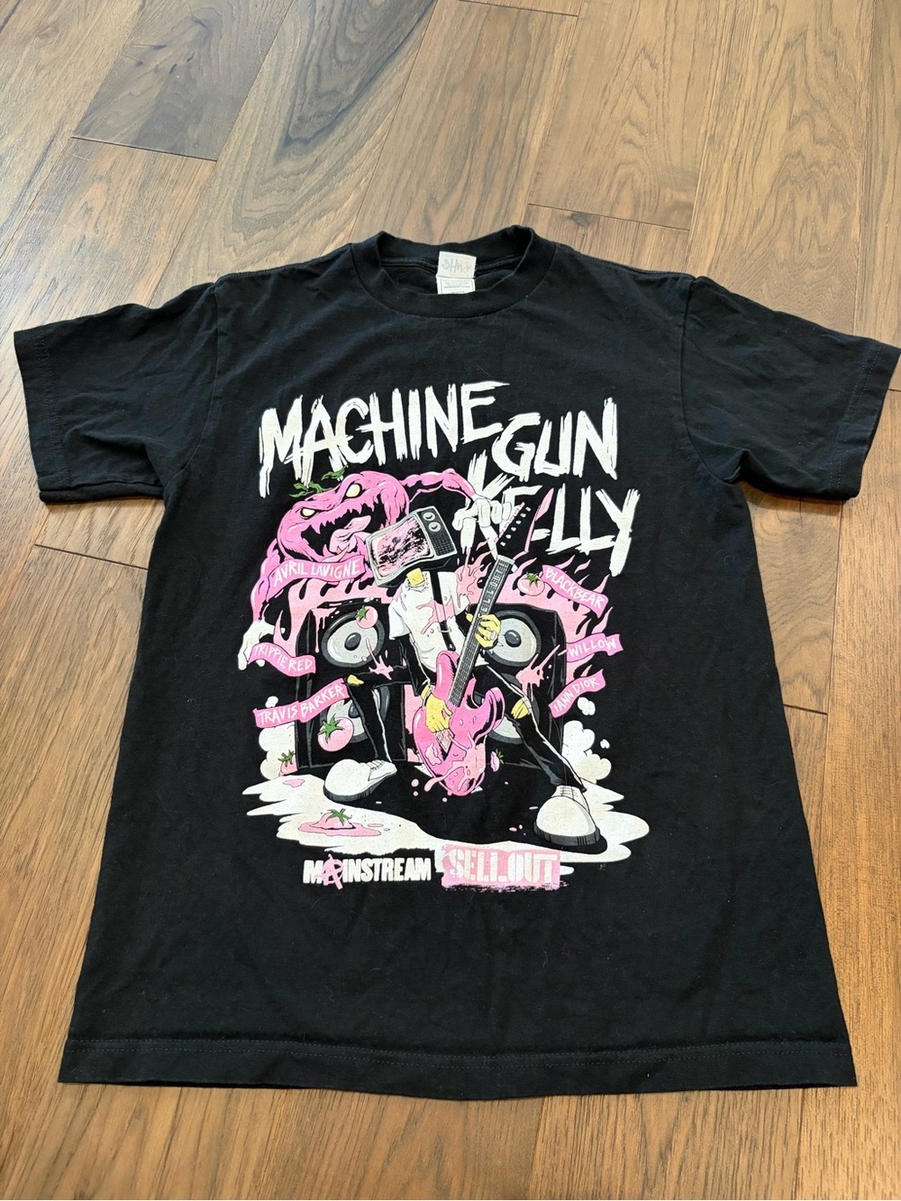Machine Gun Kelly Mainstream Sellout Tour 2022 Graphic T-Shirt Shaka Active M